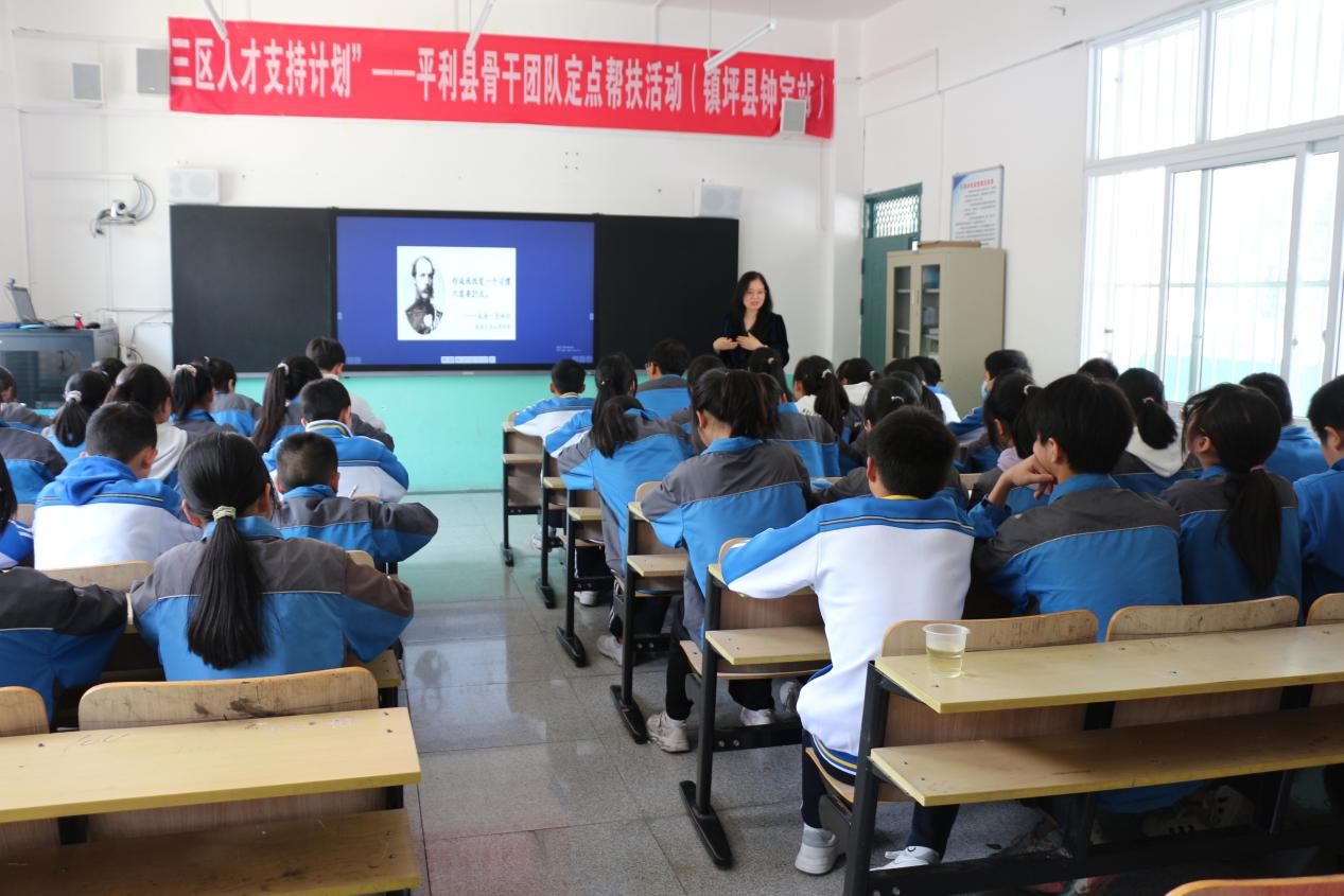 说明:http://news.cpu.edu.cn/_upload/article/images/23/c3/992bfc7a4cf387468306600427b3/88c64dea-2739-444d-8568-f771b01cb33e.jpg